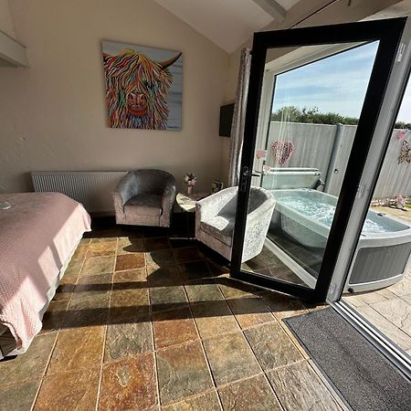 Dwylig Isa Holiday Cottages Rhuddlan Buitenkant foto