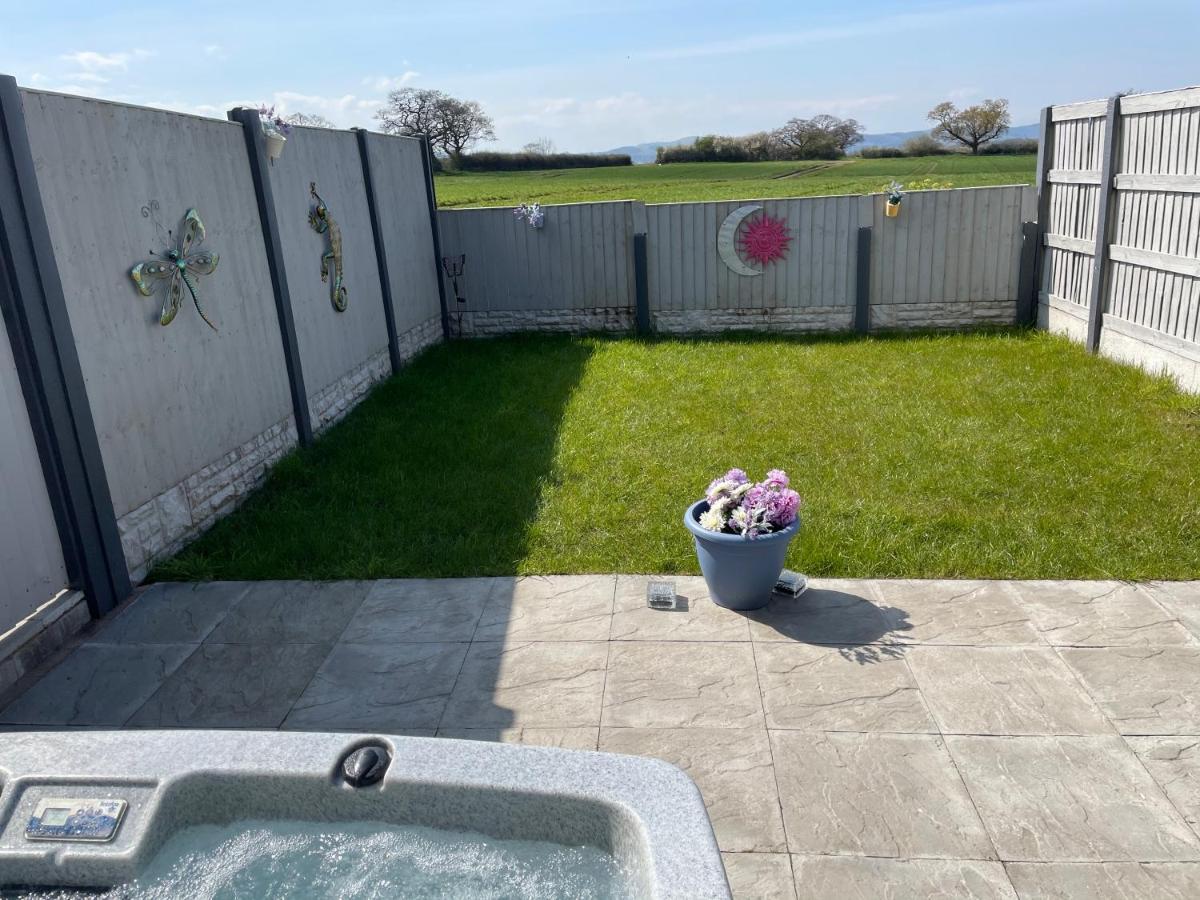Dwylig Isa Holiday Cottages Rhuddlan Buitenkant foto