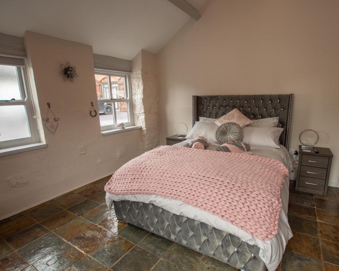 Dwylig Isa Holiday Cottages Rhuddlan Buitenkant foto