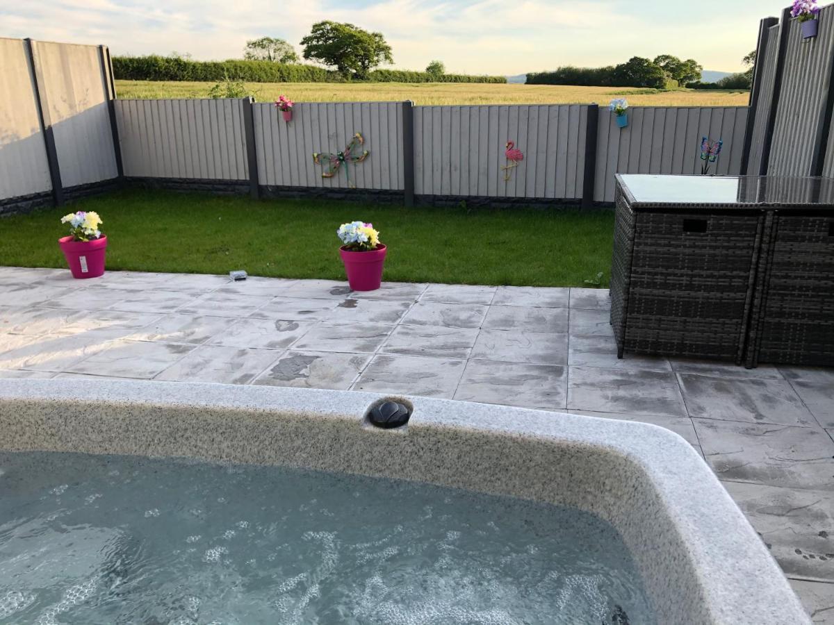 Dwylig Isa Holiday Cottages Rhuddlan Buitenkant foto