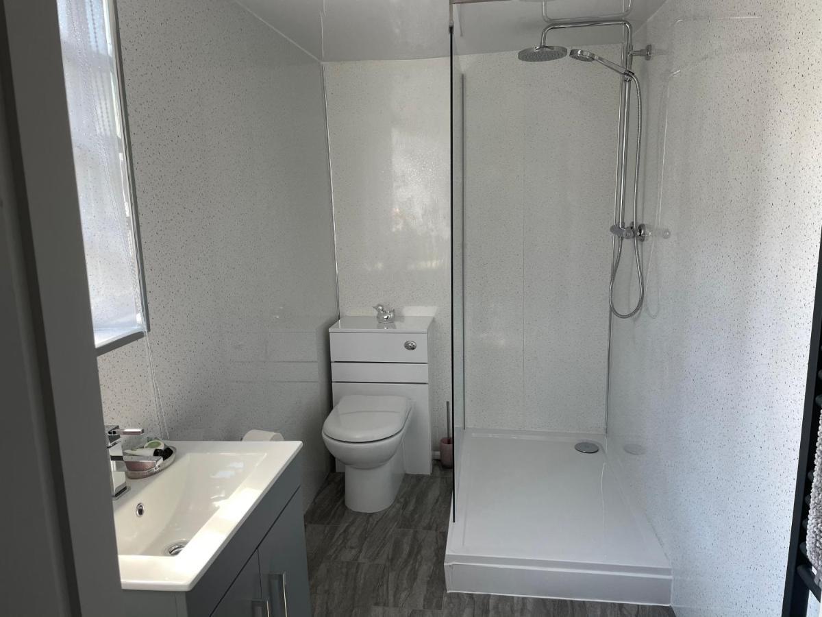 Dwylig Isa Holiday Cottages Rhuddlan Buitenkant foto