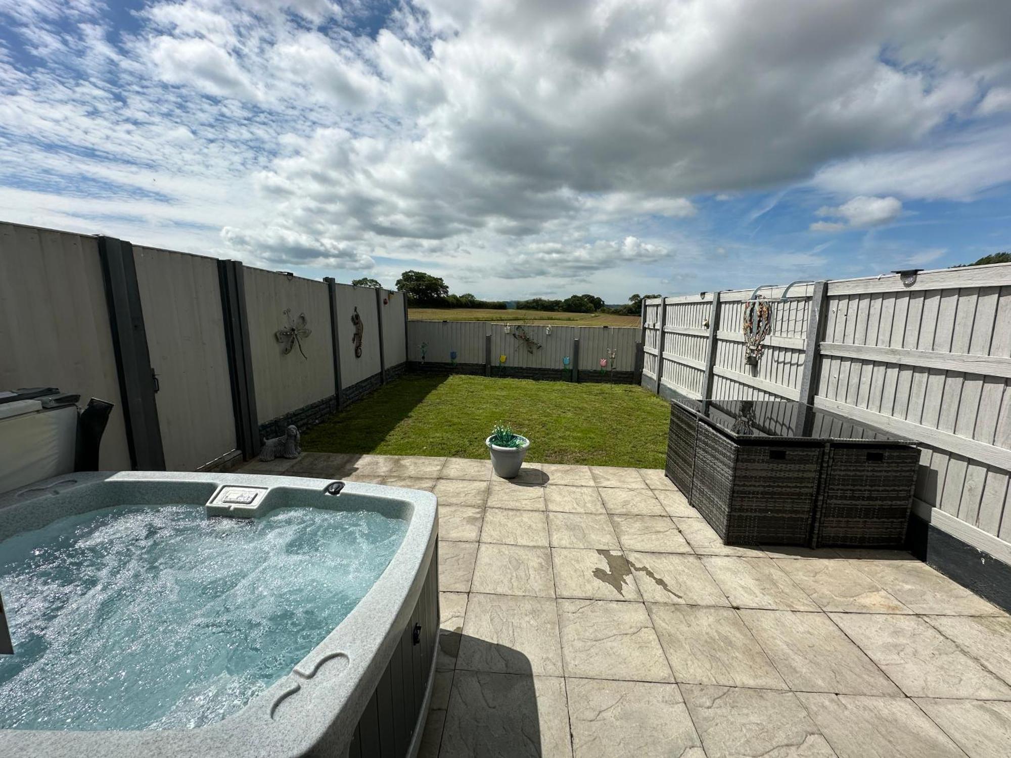 Dwylig Isa Holiday Cottages Rhuddlan Buitenkant foto